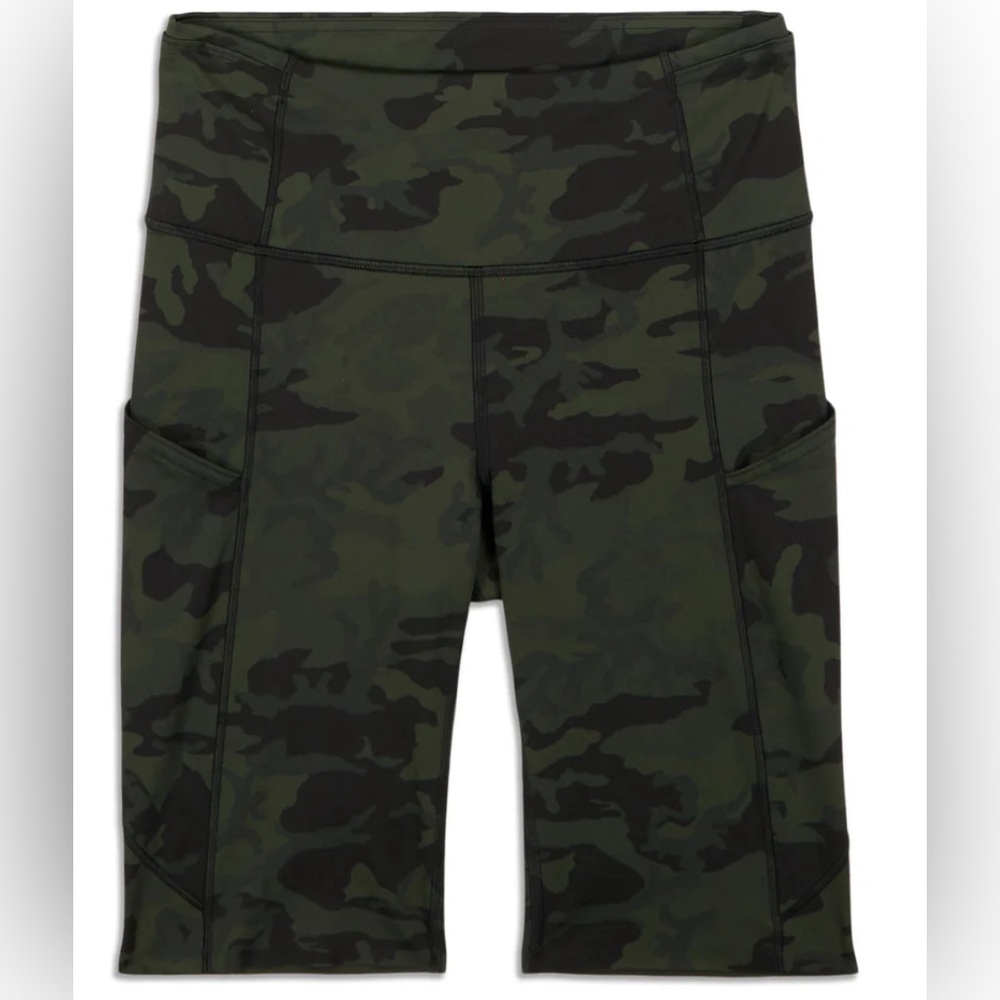Fast and Free High Rise Shorts with pockets - Camo
